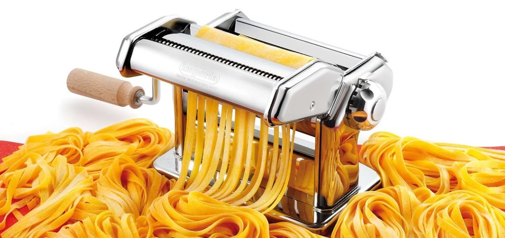 CucinaPro Imperia with the fettuccine attachment while cutting